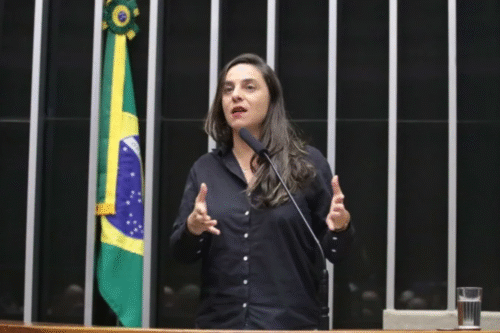 Fernanda Melchionna desafia EUA com projeto para anular Lei Magnitsky!