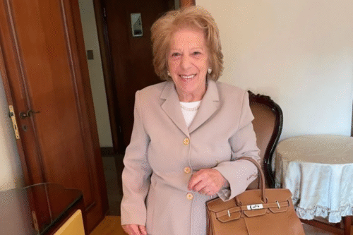 Morre Maria Berklian, a “Rainha do Brasil” famosa pelo meme “Tá barato”, aos 87 anos